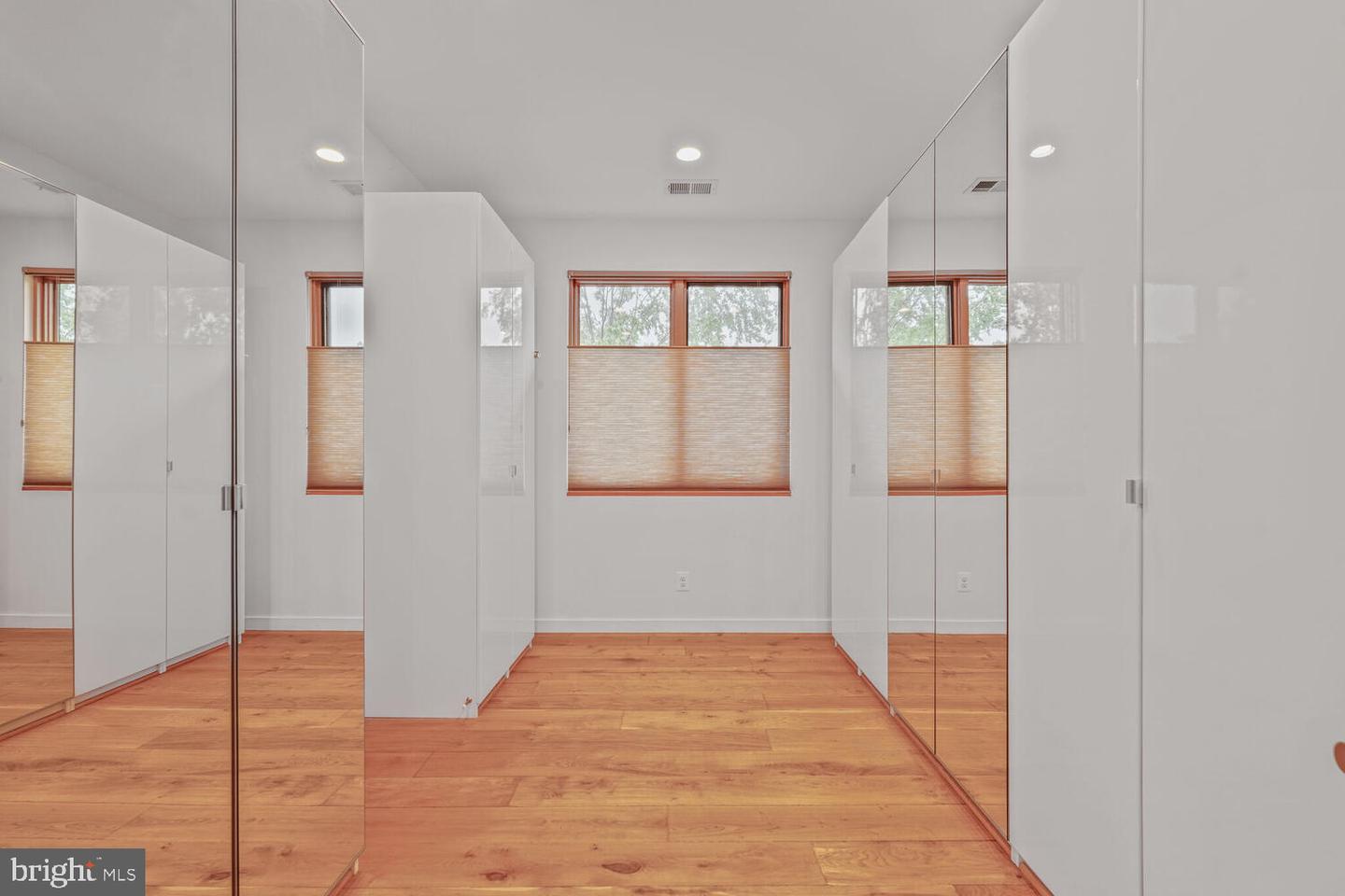 4844 YORKTOWN BLVD, ARLINGTON, Virginia 22207, 6 Bedrooms Bedrooms, ,5 BathroomsBathrooms,Residential,For sale,4844 YORKTOWN BLVD,VAAR2059590 MLS # VAAR2059590