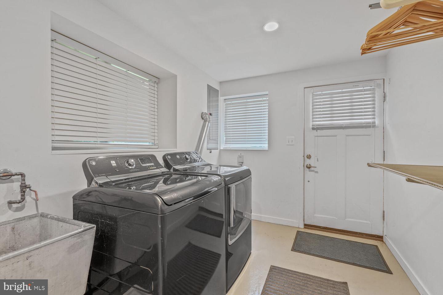 4844 YORKTOWN BLVD, ARLINGTON, Virginia 22207, 6 Bedrooms Bedrooms, ,5 BathroomsBathrooms,Residential,For sale,4844 YORKTOWN BLVD,VAAR2059590 MLS # VAAR2059590