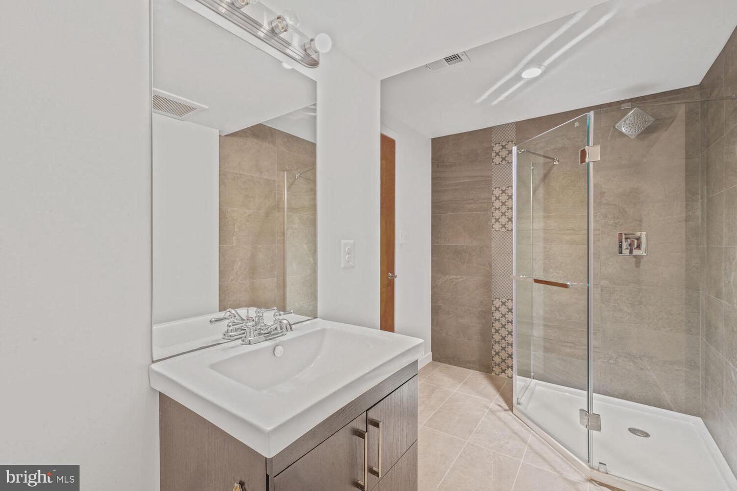 4844 YORKTOWN BLVD, ARLINGTON, Virginia 22207, 6 Bedrooms Bedrooms, ,5 BathroomsBathrooms,Residential,For sale,4844 YORKTOWN BLVD,VAAR2059590 MLS # VAAR2059590