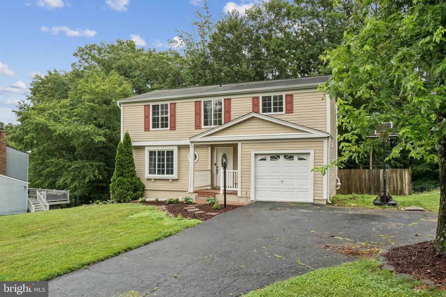 16041 MACEDONIA DR, WOODBRIDGE, Virginia 22191, 4 Bedrooms Bedrooms, ,2 BathroomsBathrooms,Residential,For sale,16041 MACEDONIA DR,VAPW2097610 MLS # VAPW2097610