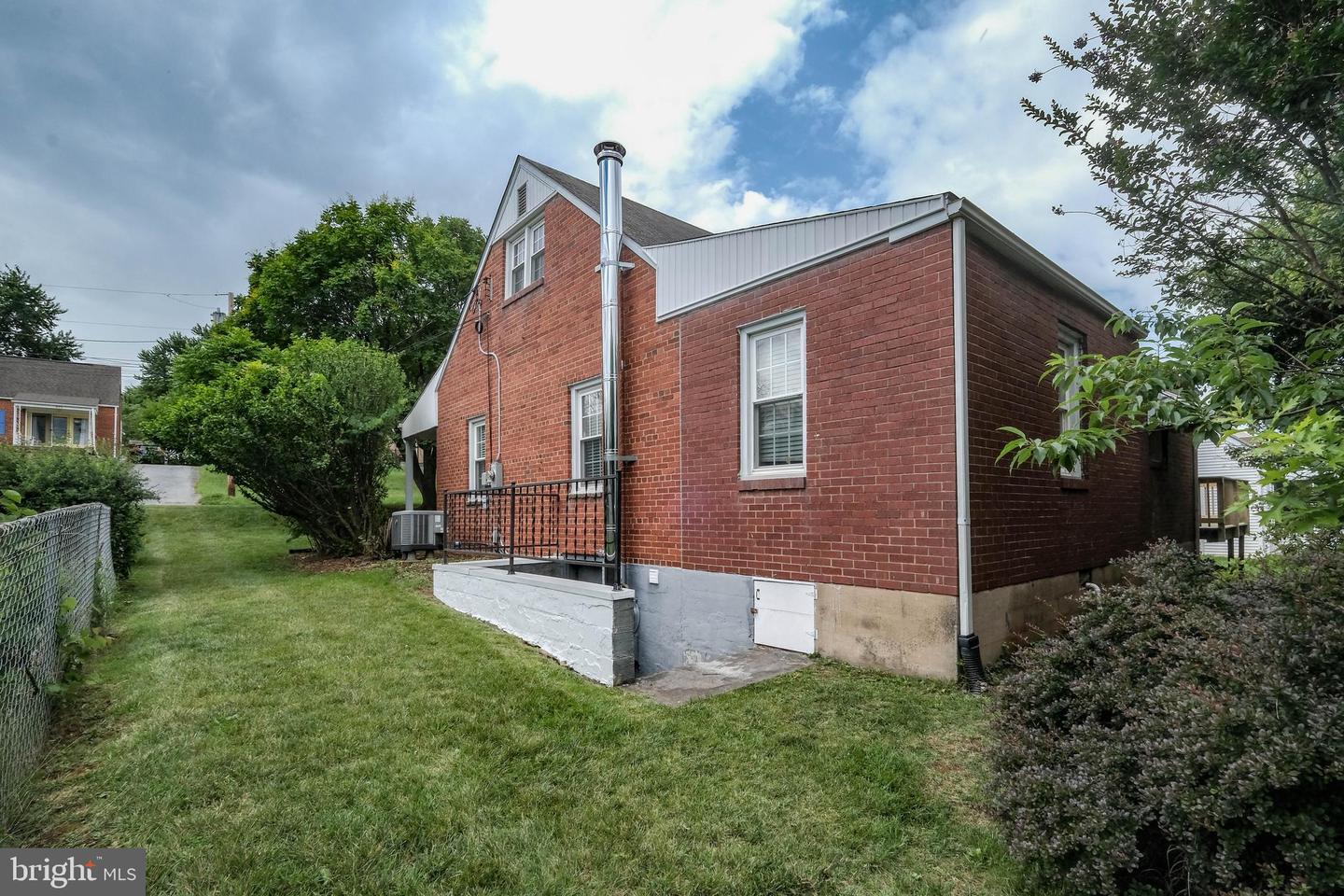 830 WILLIAM ST, FRONT ROYAL, Virginia 22630, 4 Bedrooms Bedrooms, ,2 BathroomsBathrooms,Residential,For sale,830 WILLIAM ST,VAWR2011550 MLS # VAWR2011550