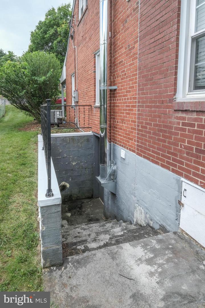 830 WILLIAM ST, FRONT ROYAL, Virginia 22630, 4 Bedrooms Bedrooms, ,2 BathroomsBathrooms,Residential,For sale,830 WILLIAM ST,VAWR2011550 MLS # VAWR2011550