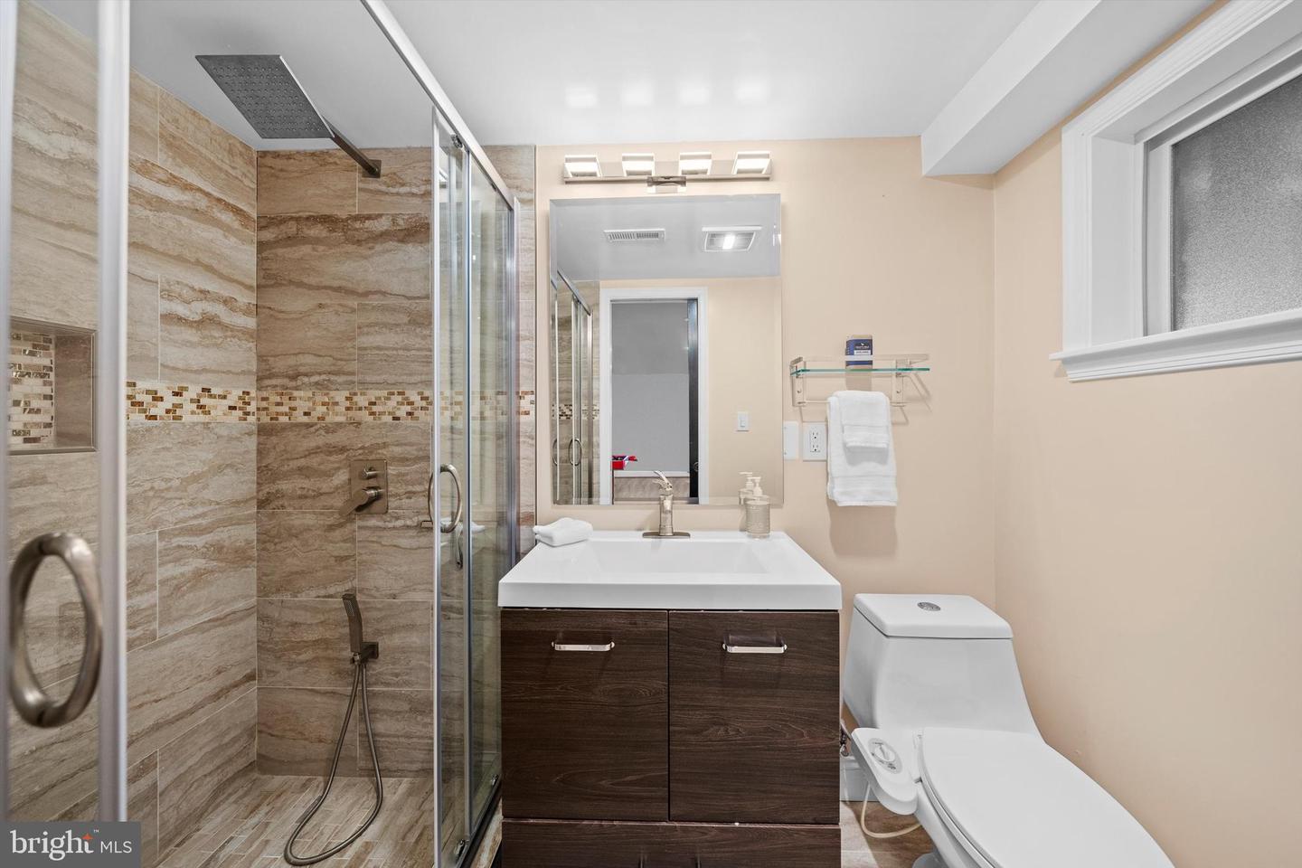3206 N GLEBE RD, ARLINGTON, Virginia 22207, 3 Bedrooms Bedrooms, ,3 BathroomsBathrooms,Residential,For sale,3206 N GLEBE RD,VAAR2059610 MLS # VAAR2059610