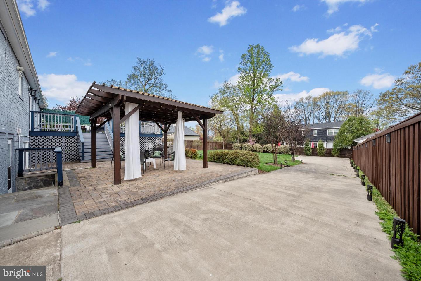 3206 N GLEBE RD, ARLINGTON, Virginia 22207, 3 Bedrooms Bedrooms, ,3 BathroomsBathrooms,Residential,For sale,3206 N GLEBE RD,VAAR2059610 MLS # VAAR2059610