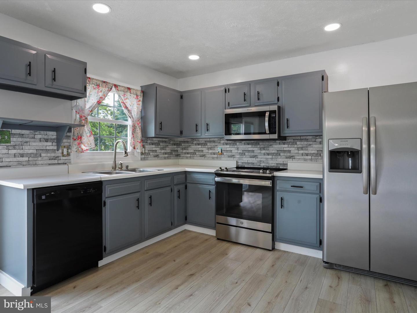 202 RIDGEFIELD AVE, STEPHENS CITY, Virginia 22655, 3 Bedrooms Bedrooms, ,2 BathroomsBathrooms,Residential,For sale,202 RIDGEFIELD AVE,VAFV2035032 MLS # VAFV2035032