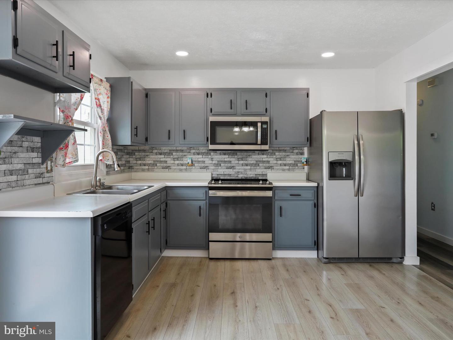 202 RIDGEFIELD AVE, STEPHENS CITY, Virginia 22655, 3 Bedrooms Bedrooms, ,2 BathroomsBathrooms,Residential,For sale,202 RIDGEFIELD AVE,VAFV2035032 MLS # VAFV2035032