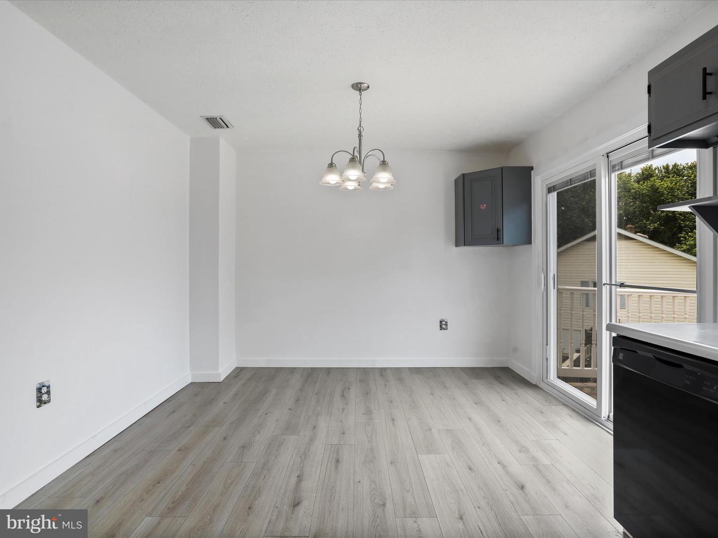 202 RIDGEFIELD AVE, STEPHENS CITY, Virginia 22655, 3 Bedrooms Bedrooms, ,2 BathroomsBathrooms,Residential,For sale,202 RIDGEFIELD AVE,VAFV2035032 MLS # VAFV2035032