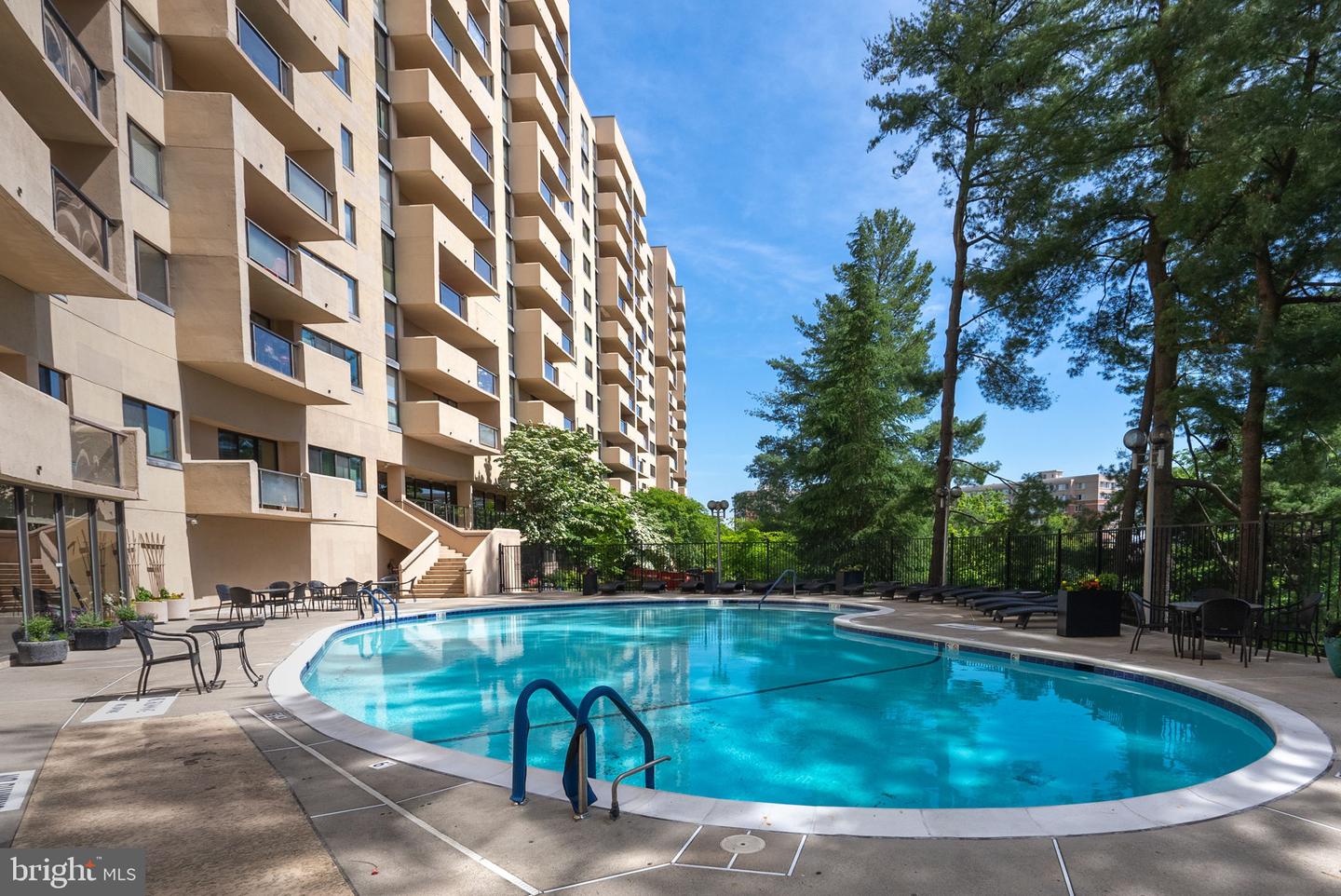 1101 S ARLINGTON RIDGE RD #1107, ARLINGTON, Virginia 22202, 2 Bedrooms Bedrooms, 8 Rooms Rooms,2 BathroomsBathrooms,Residential,For sale,1101 S ARLINGTON RIDGE RD #1107,VAAR2059674 MLS # VAAR2059674