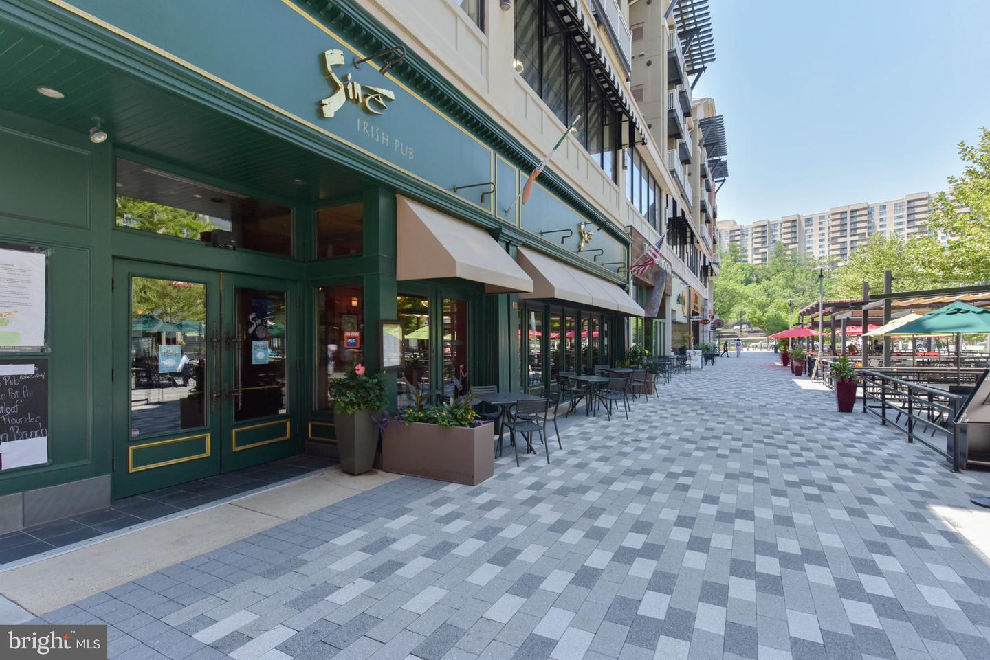 1101 S ARLINGTON RIDGE RD #1107, ARLINGTON, Virginia 22202, 2 Bedrooms Bedrooms, 8 Rooms Rooms,2 BathroomsBathrooms,Residential,For sale,1101 S ARLINGTON RIDGE RD #1107,VAAR2059674 MLS # VAAR2059674