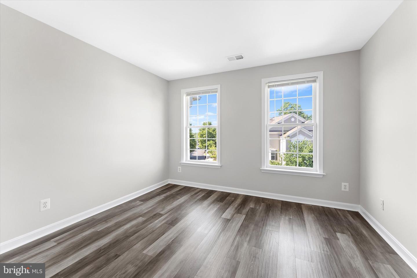 5193 JULE STAR DR, CENTREVILLE, Virginia 20120, 5 Bedrooms Bedrooms, ,3 BathroomsBathrooms,Residential,For sale,5193 JULE STAR DR,VAFX2249538 MLS # VAFX2249538