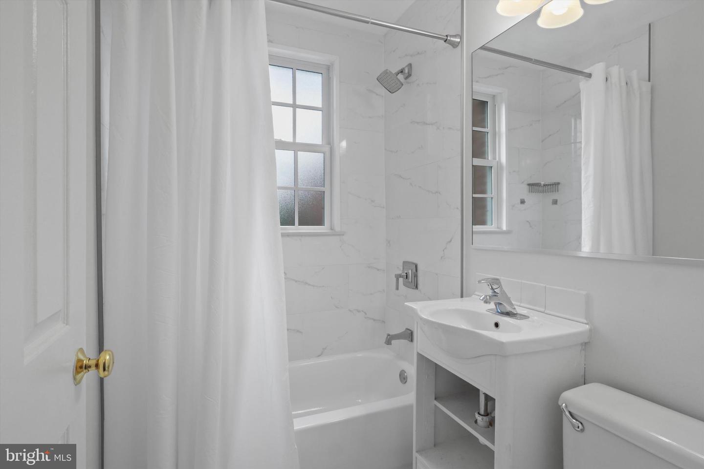 602 BASHFORD LN #2221, ALEXANDRIA, Virginia 22314, 1 Bedroom Bedrooms, ,1 BathroomBathrooms,Residential,For sale,602 BASHFORD LN #2221,VAAX2046834 MLS # VAAX2046834