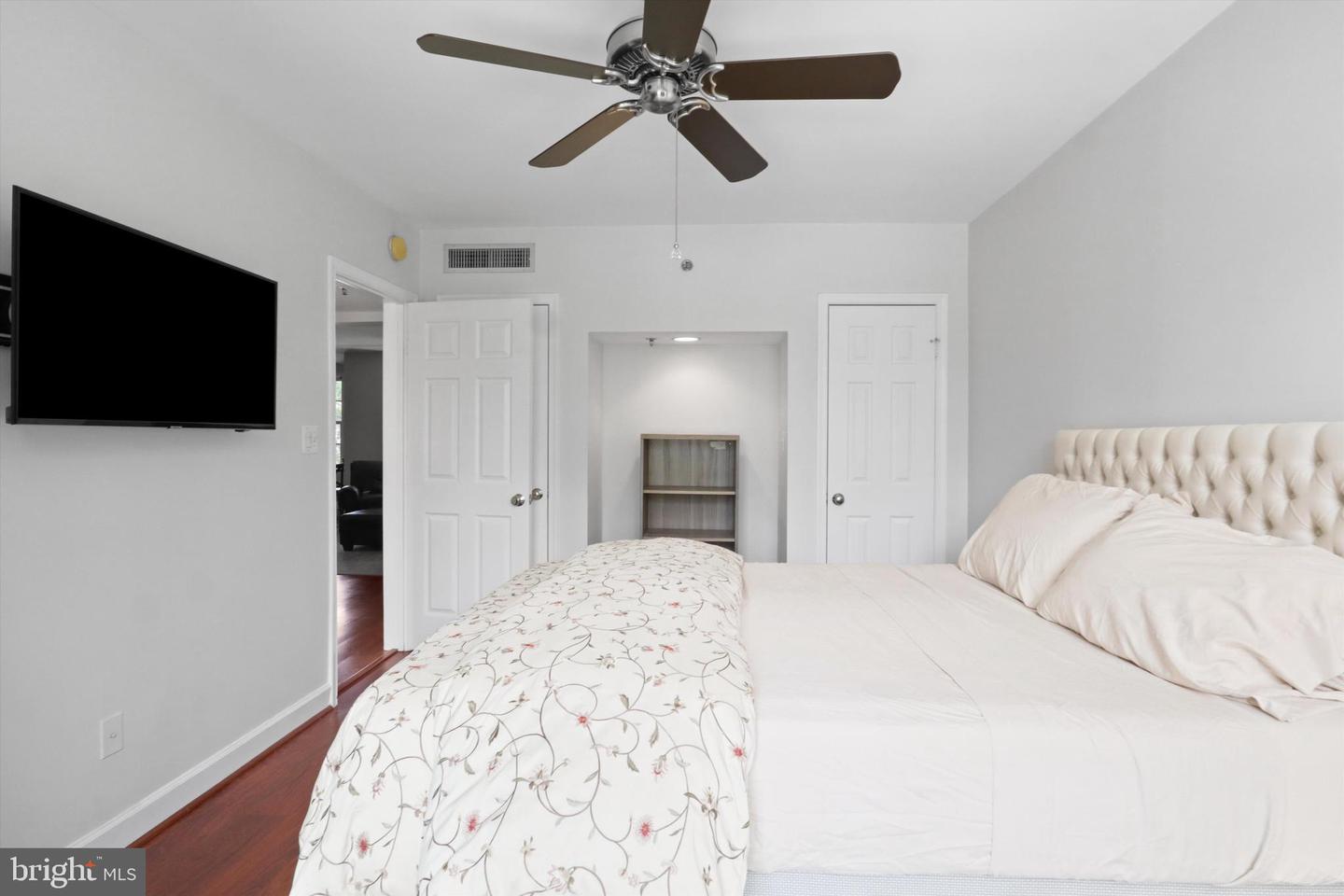 602 BASHFORD LN #2221, ALEXANDRIA, Virginia 22314, 1 Bedroom Bedrooms, ,1 BathroomBathrooms,Residential,For sale,602 BASHFORD LN #2221,VAAX2046834 MLS # VAAX2046834
