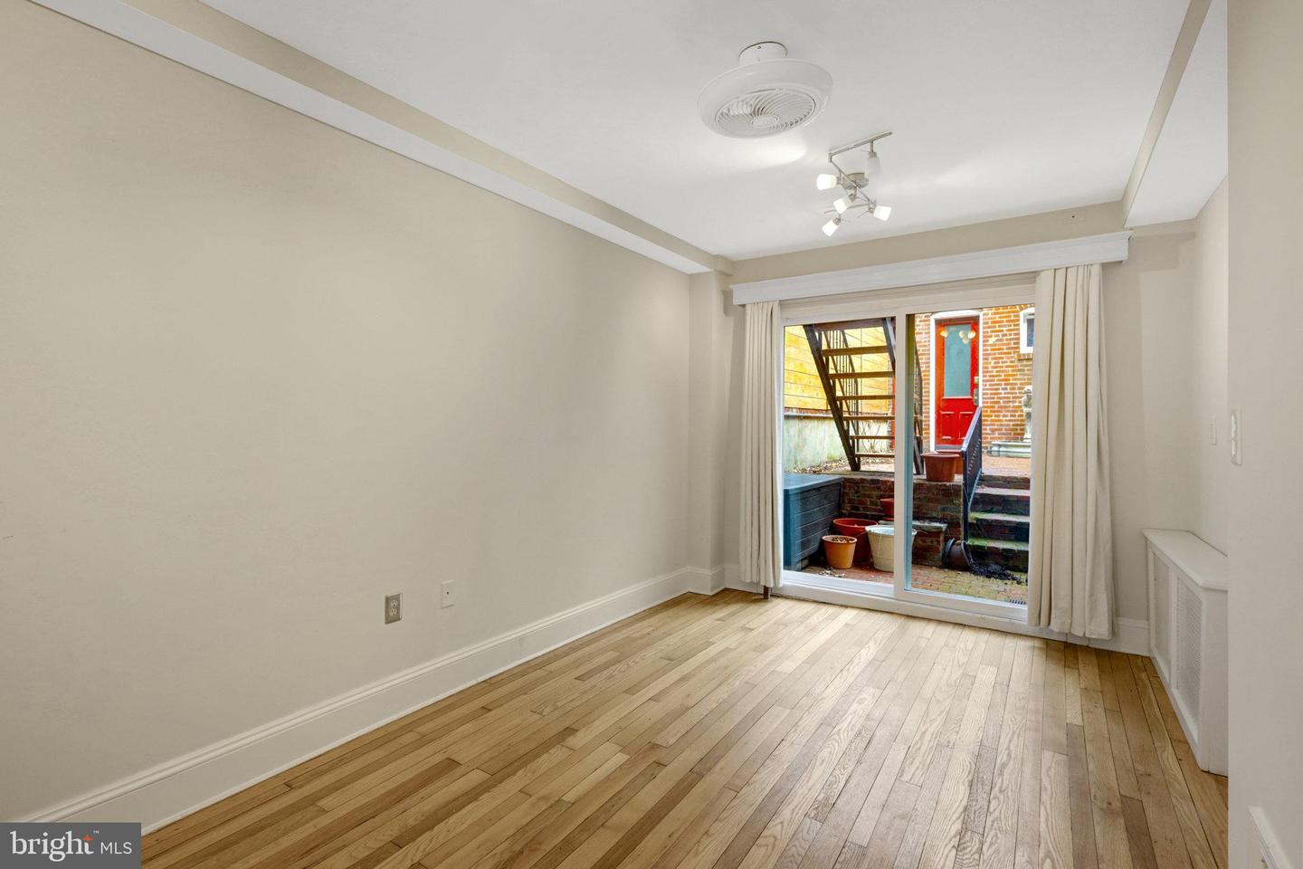 812 E ST SE, WASHINGTON, District Of Columbia 20003, 6 Bedrooms Bedrooms, ,4 BathroomsBathrooms,Residential,For sale,812 E ST SE,DCDC2207136 MLS # DCDC2207136