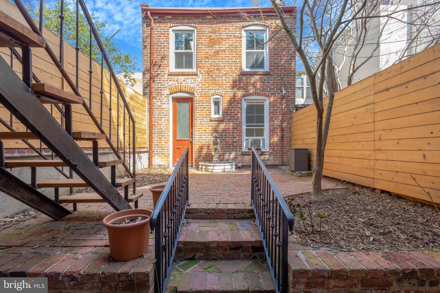 812 E ST SE, WASHINGTON, District Of Columbia 20003, 6 Bedrooms Bedrooms, ,4 BathroomsBathrooms,Residential,For sale,812 E ST SE,DCDC2207136 MLS # DCDC2207136