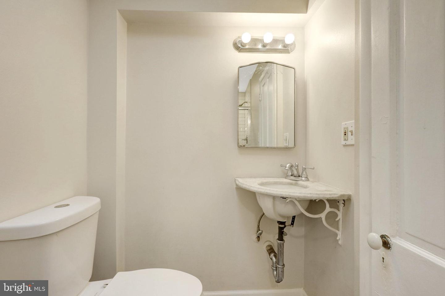 812 E ST SE, WASHINGTON, District Of Columbia 20003, 6 Bedrooms Bedrooms, ,4 BathroomsBathrooms,Residential,For sale,812 E ST SE,DCDC2207136 MLS # DCDC2207136