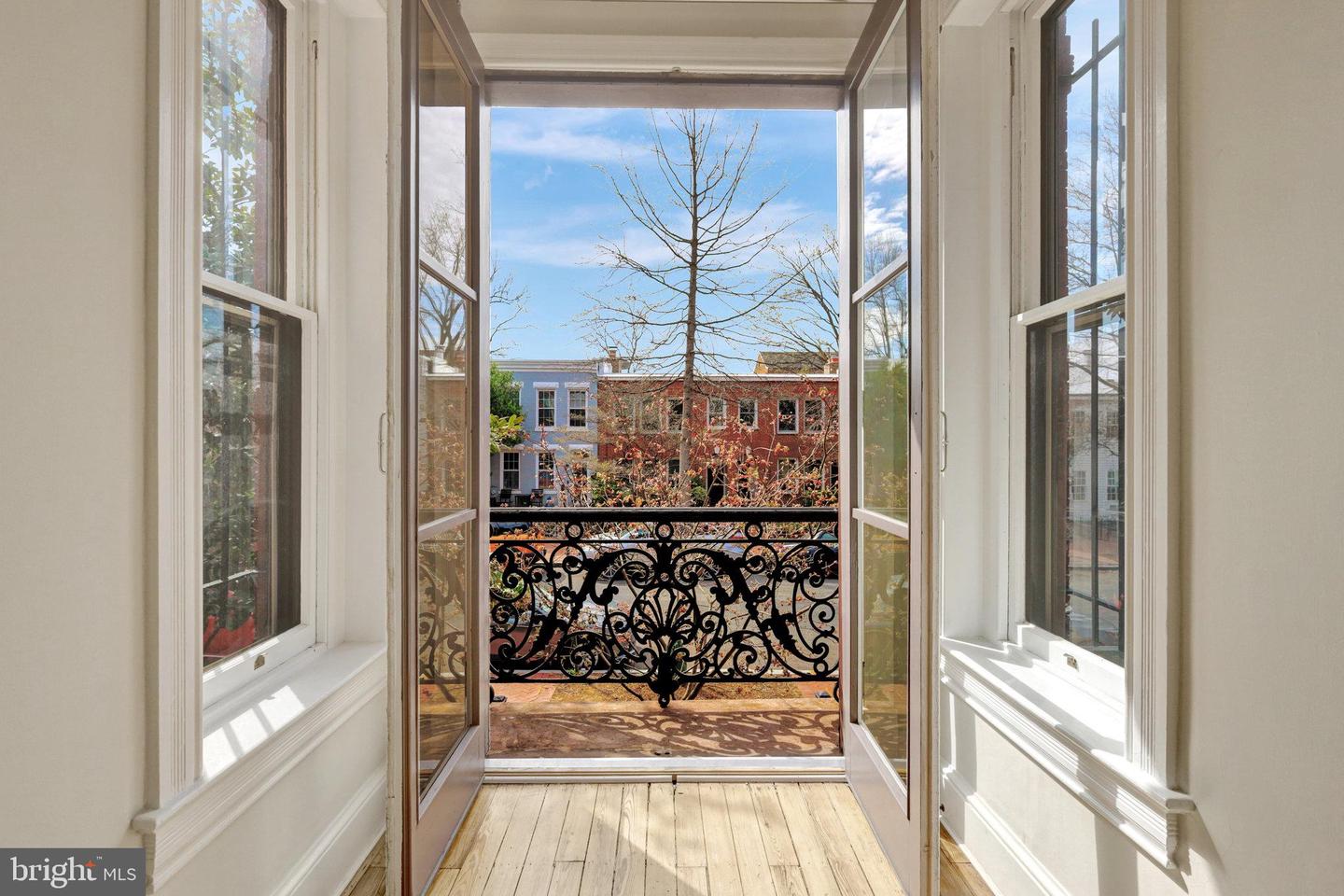 812 E ST SE, WASHINGTON, District Of Columbia 20003, 6 Bedrooms Bedrooms, ,4 BathroomsBathrooms,Residential,For sale,812 E ST SE,DCDC2207136 MLS # DCDC2207136