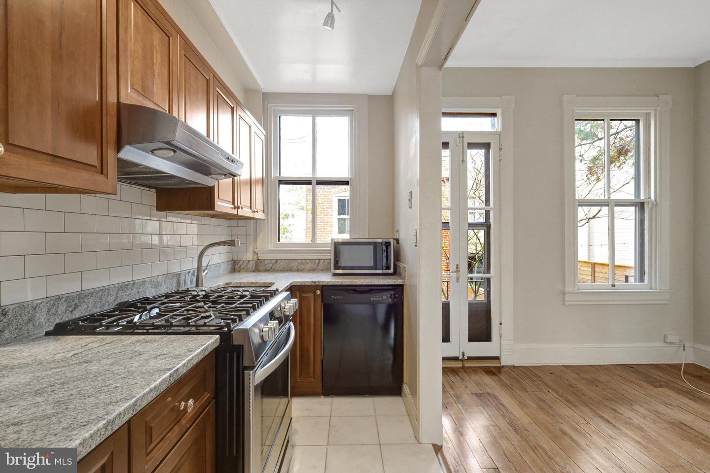 812 E ST SE, WASHINGTON, District Of Columbia 20003, 6 Bedrooms Bedrooms, ,4 BathroomsBathrooms,Residential,For sale,812 E ST SE,DCDC2207136 MLS # DCDC2207136