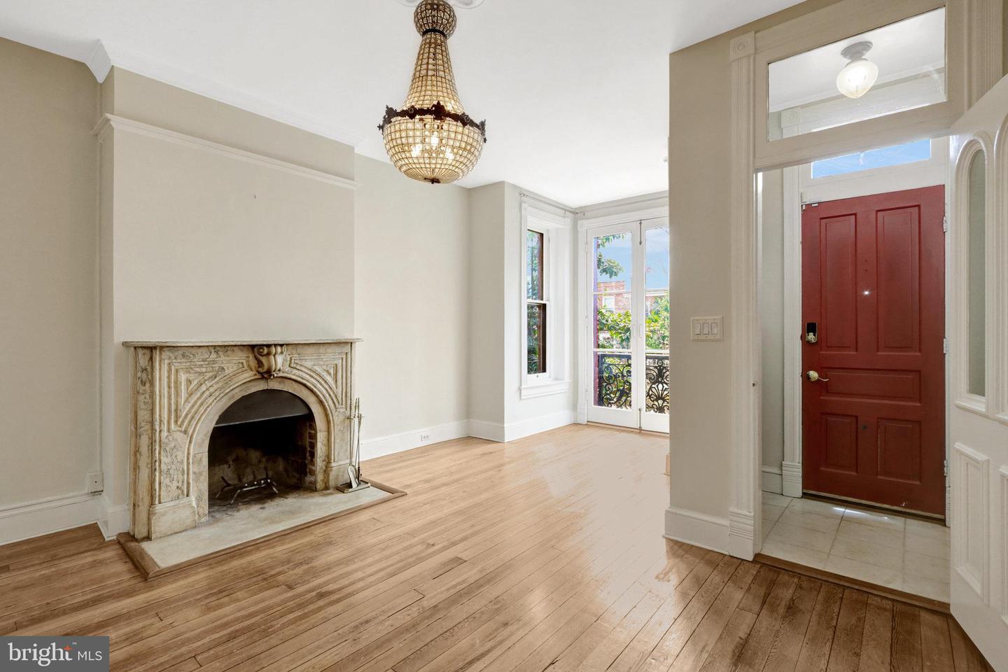 812 E ST SE, WASHINGTON, District Of Columbia 20003, 6 Bedrooms Bedrooms, ,4 BathroomsBathrooms,Residential,For sale,812 E ST SE,DCDC2207136 MLS # DCDC2207136