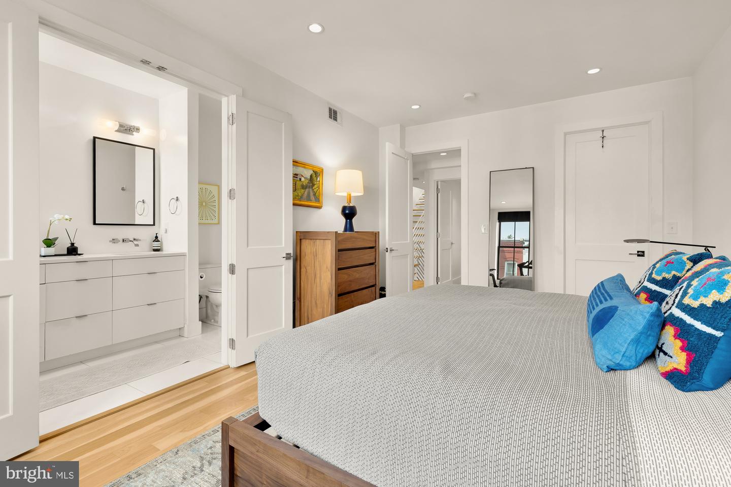 930 FRENCH ST NW #2, WASHINGTON, District Of Columbia 20001, 3 Bedrooms Bedrooms, ,2 BathroomsBathrooms,Residential,For sale,930 FRENCH ST NW #2,DCDC2207292 MLS # DCDC2207292