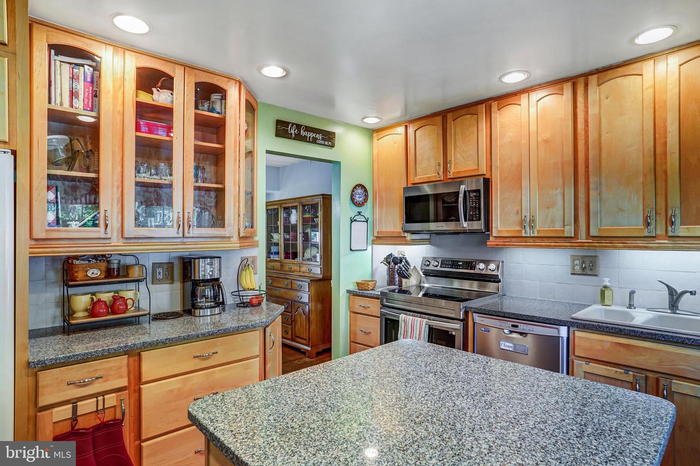 8330 UXBRIDGE COURT, SPRINGFIELD, Virginia 22151, 4 Bedrooms Bedrooms, ,3 BathroomsBathrooms,Residential,For sale,8330 UXBRIDGE COURT,VAFX2249958 MLS # VAFX2249958