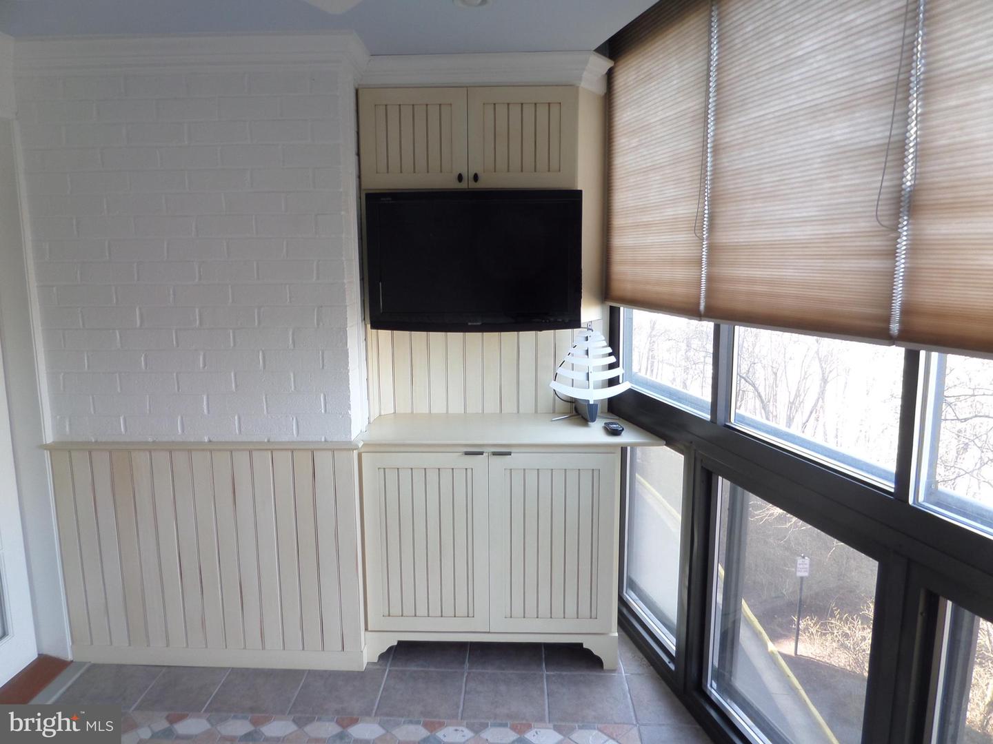 8380 GREENSBORO DR #210, MCLEAN, Virginia 22102, 2 Bedrooms Bedrooms, ,2 BathroomsBathrooms,Residential,For sale,8380 GREENSBORO DR #210,VAFX2249974 MLS # VAFX2249974