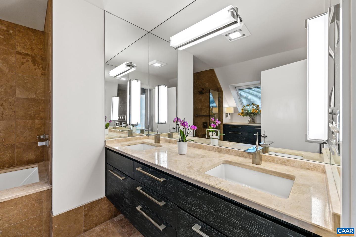 203 NW SECOND ST #C, CHARLOTTESVILLE, Virginia 22902, 2 Bedrooms Bedrooms, ,2 BathroomsBathrooms,Residential,For sale,203 NW SECOND ST #C,666036 MLS # 666036