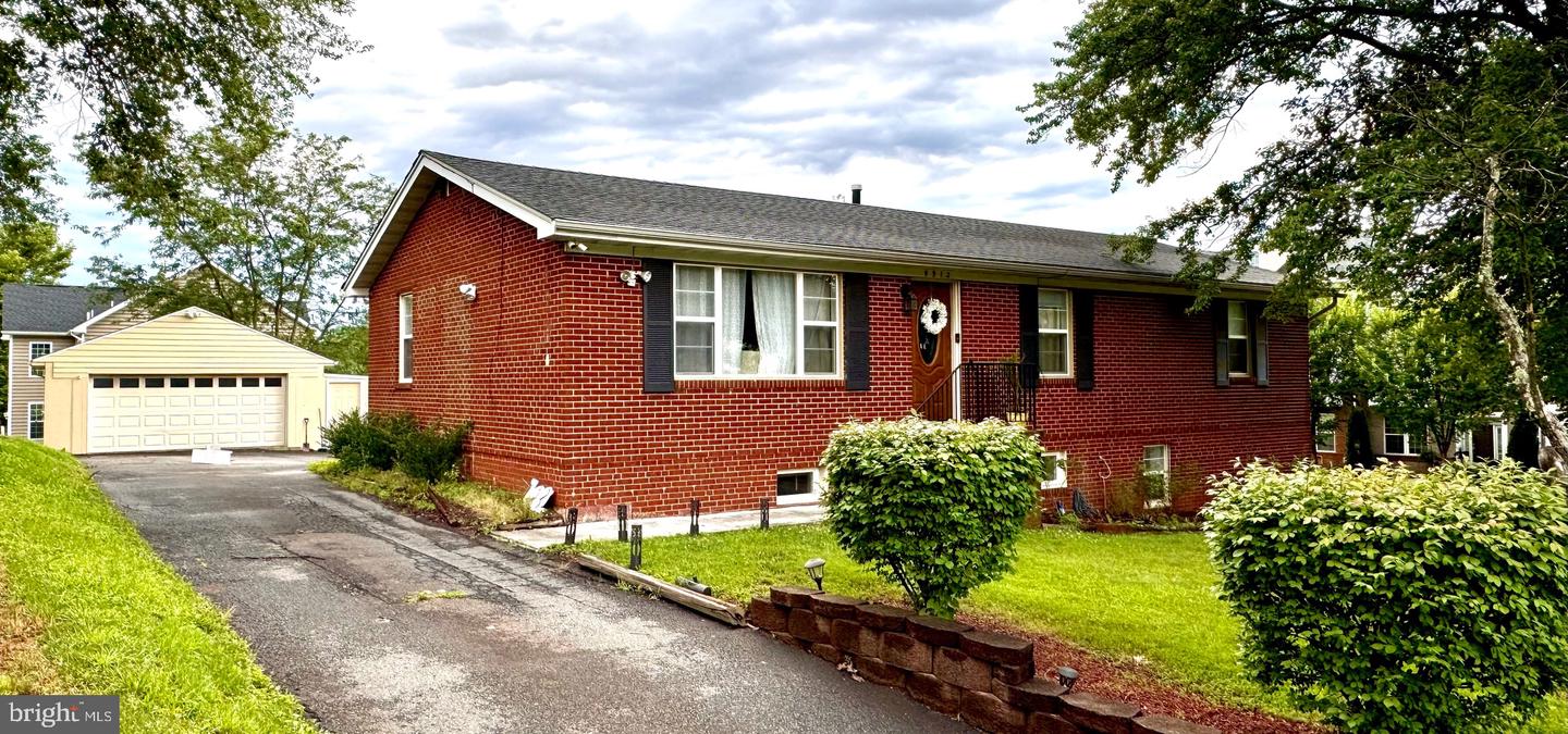 9912 S GRANT AVE, MANASSAS, Virginia 20110, 5 Bedrooms Bedrooms, ,3 BathroomsBathrooms,Residential,For sale,9912 S GRANT AVE,VAMN2008566 MLS # VAMN2008566