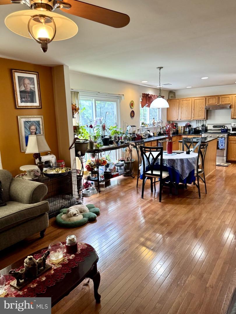8807 GRANTHAM CT, BRISTOW, Virginia 20136, 5 Bedrooms Bedrooms, ,3 BathroomsBathrooms,Residential,For sale,8807 GRANTHAM CT,VAPW2096642 MLS # VAPW2096642