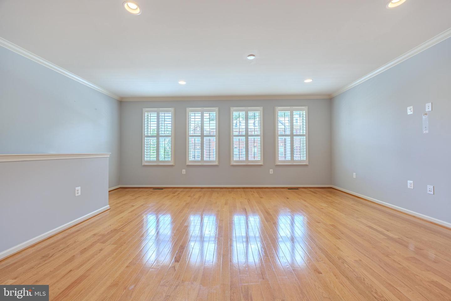 6672 BARTRAMS FOREST LN, HAYMARKET, Virginia 20169, 3 Bedrooms Bedrooms, ,2 BathroomsBathrooms,Residential,For sale,6672 BARTRAMS FOREST LN,VAPW2096882 MLS # VAPW2096882