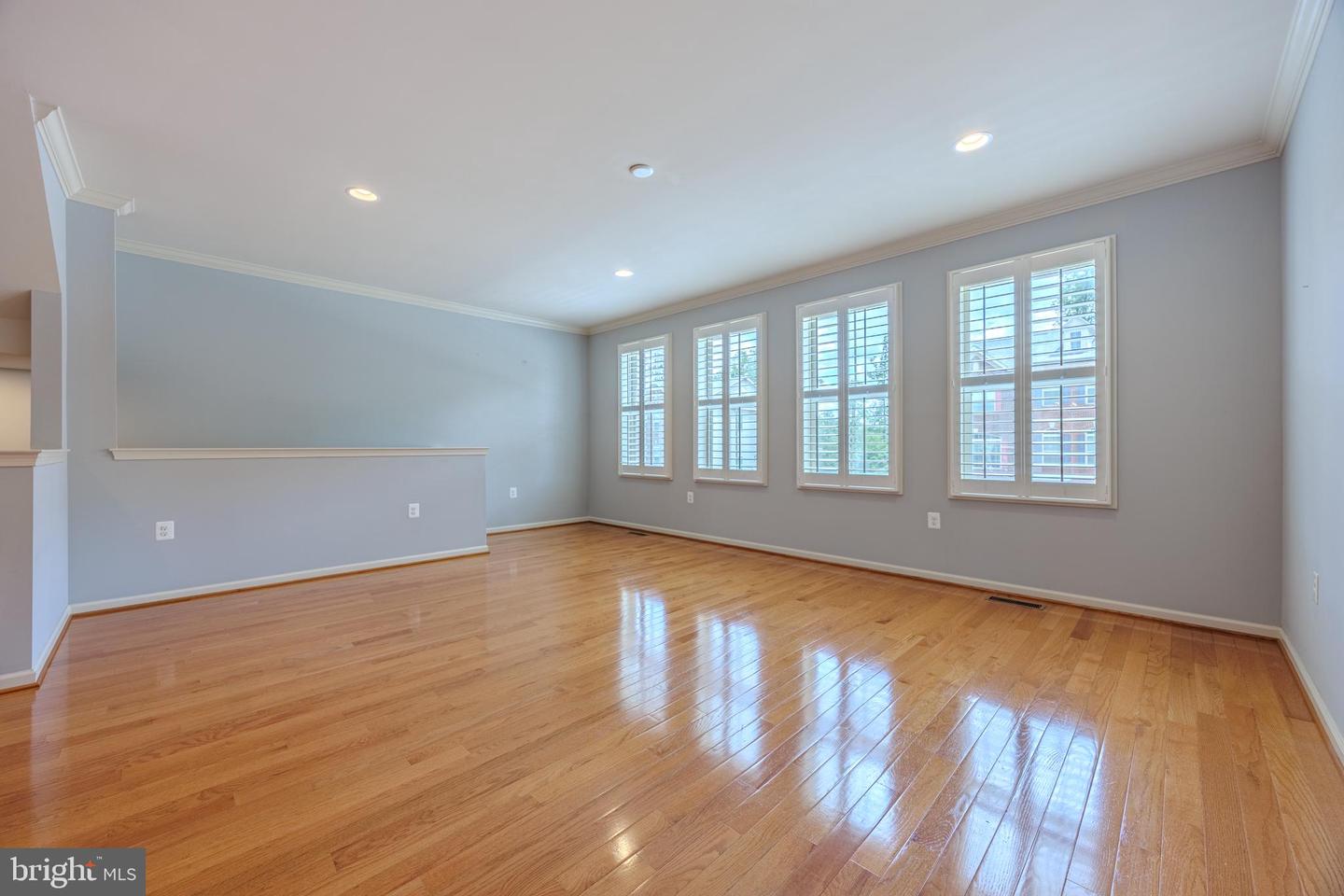 6672 BARTRAMS FOREST LN, HAYMARKET, Virginia 20169, 3 Bedrooms Bedrooms, ,2 BathroomsBathrooms,Residential,For sale,6672 BARTRAMS FOREST LN,VAPW2096882 MLS # VAPW2096882