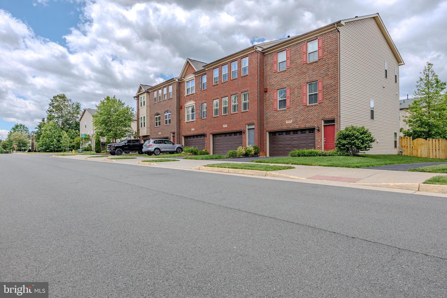 6672 BARTRAMS FOREST LN, HAYMARKET, Virginia 20169, 3 Bedrooms Bedrooms, ,2 BathroomsBathrooms,Residential,For sale,6672 BARTRAMS FOREST LN,VAPW2096882 MLS # VAPW2096882