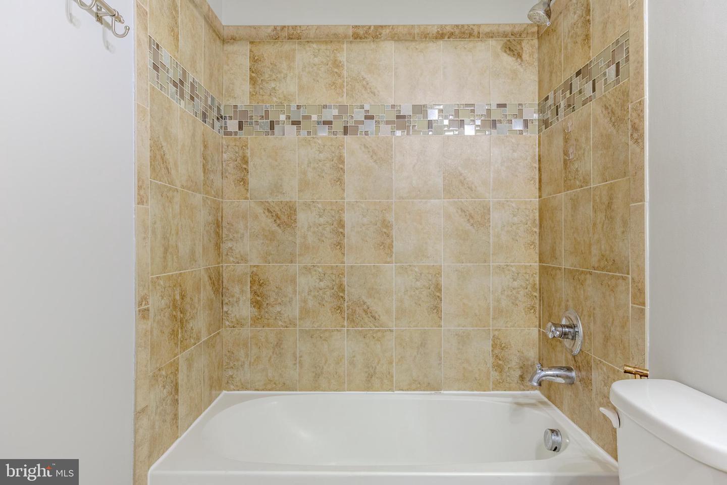 6672 BARTRAMS FOREST LN, HAYMARKET, Virginia 20169, 3 Bedrooms Bedrooms, ,2 BathroomsBathrooms,Residential,For sale,6672 BARTRAMS FOREST LN,VAPW2096882 MLS # VAPW2096882