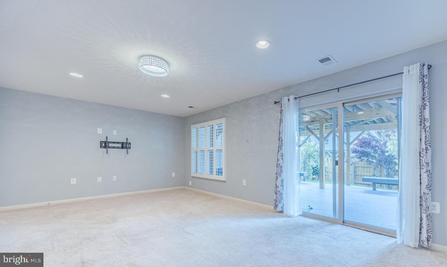 6672 BARTRAMS FOREST LN, HAYMARKET, Virginia 20169, 3 Bedrooms Bedrooms, ,2 BathroomsBathrooms,Residential,For sale,6672 BARTRAMS FOREST LN,VAPW2096882 MLS # VAPW2096882