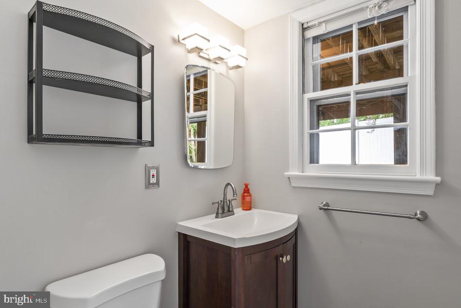 1121 COLLINGWOOD RD, ALEXANDRIA, Virginia 22308, 5 Bedrooms Bedrooms, ,3 BathroomsBathrooms,Residential,For sale,1121 COLLINGWOOD RD,VAFX2247144 MLS # VAFX2247144