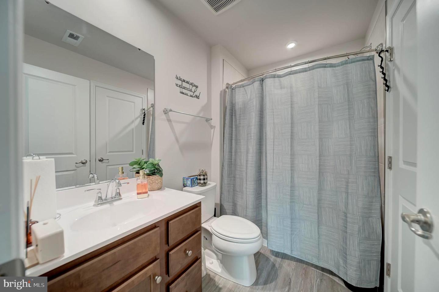 18316 REAPER HILL CT, TRIANGLE, Virginia 22172, 3 Bedrooms Bedrooms, 18 Rooms Rooms,3 BathroomsBathrooms,Residential,For sale,18316 REAPER HILL CT,VAPW2097012 MLS # VAPW2097012