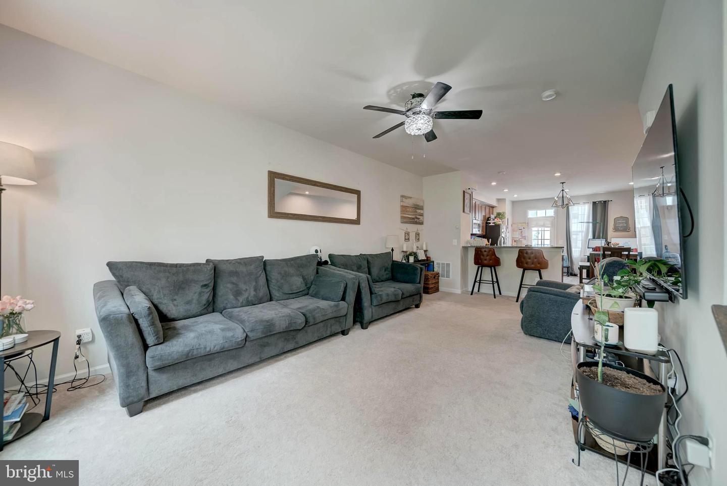 18316 REAPER HILL CT, TRIANGLE, Virginia 22172, 3 Bedrooms Bedrooms, 18 Rooms Rooms,3 BathroomsBathrooms,Residential,For sale,18316 REAPER HILL CT,VAPW2097012 MLS # VAPW2097012