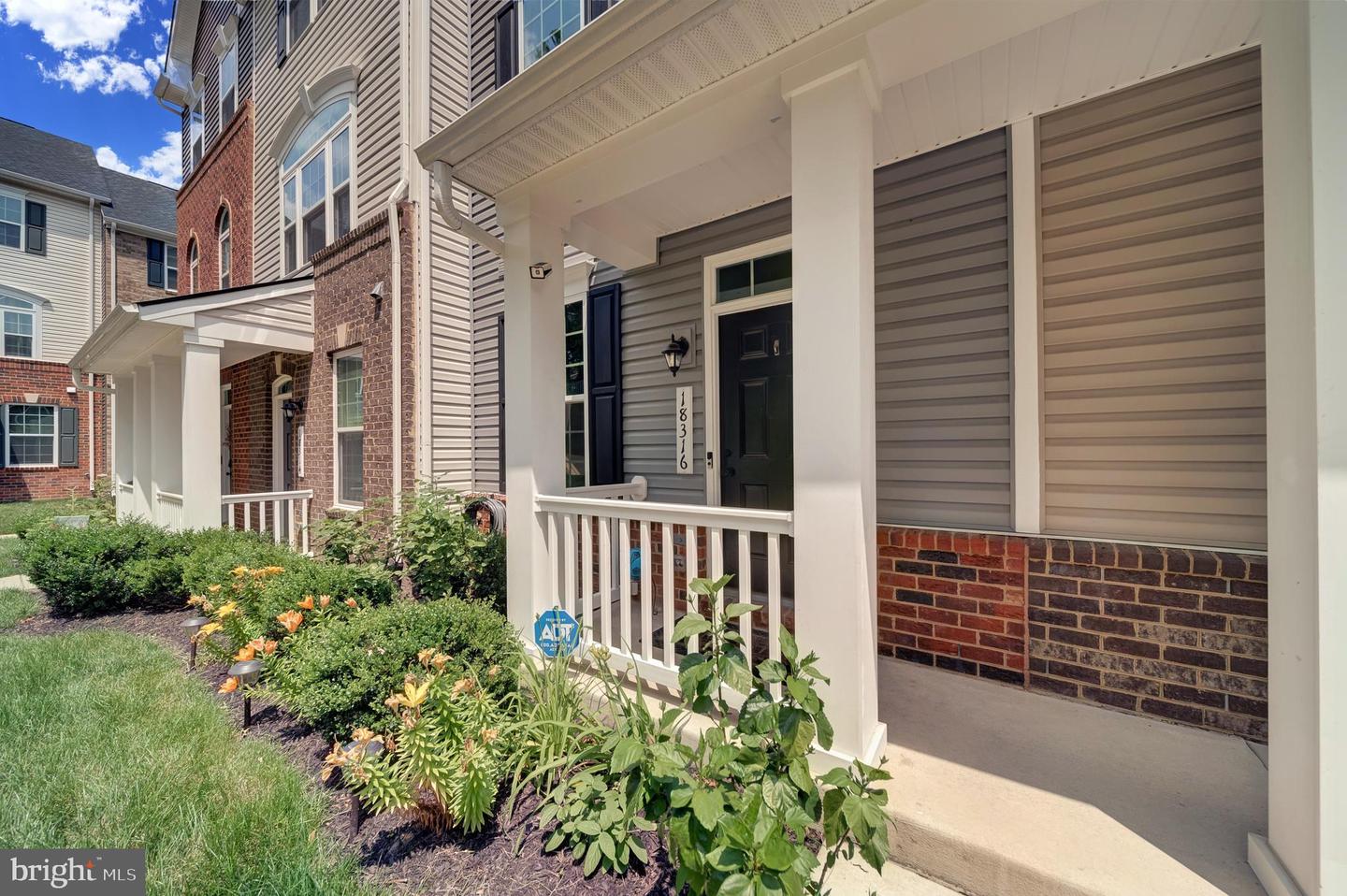 18316 REAPER HILL CT, TRIANGLE, Virginia 22172, 3 Bedrooms Bedrooms, 18 Rooms Rooms,3 BathroomsBathrooms,Residential,For sale,18316 REAPER HILL CT,VAPW2097012 MLS # VAPW2097012