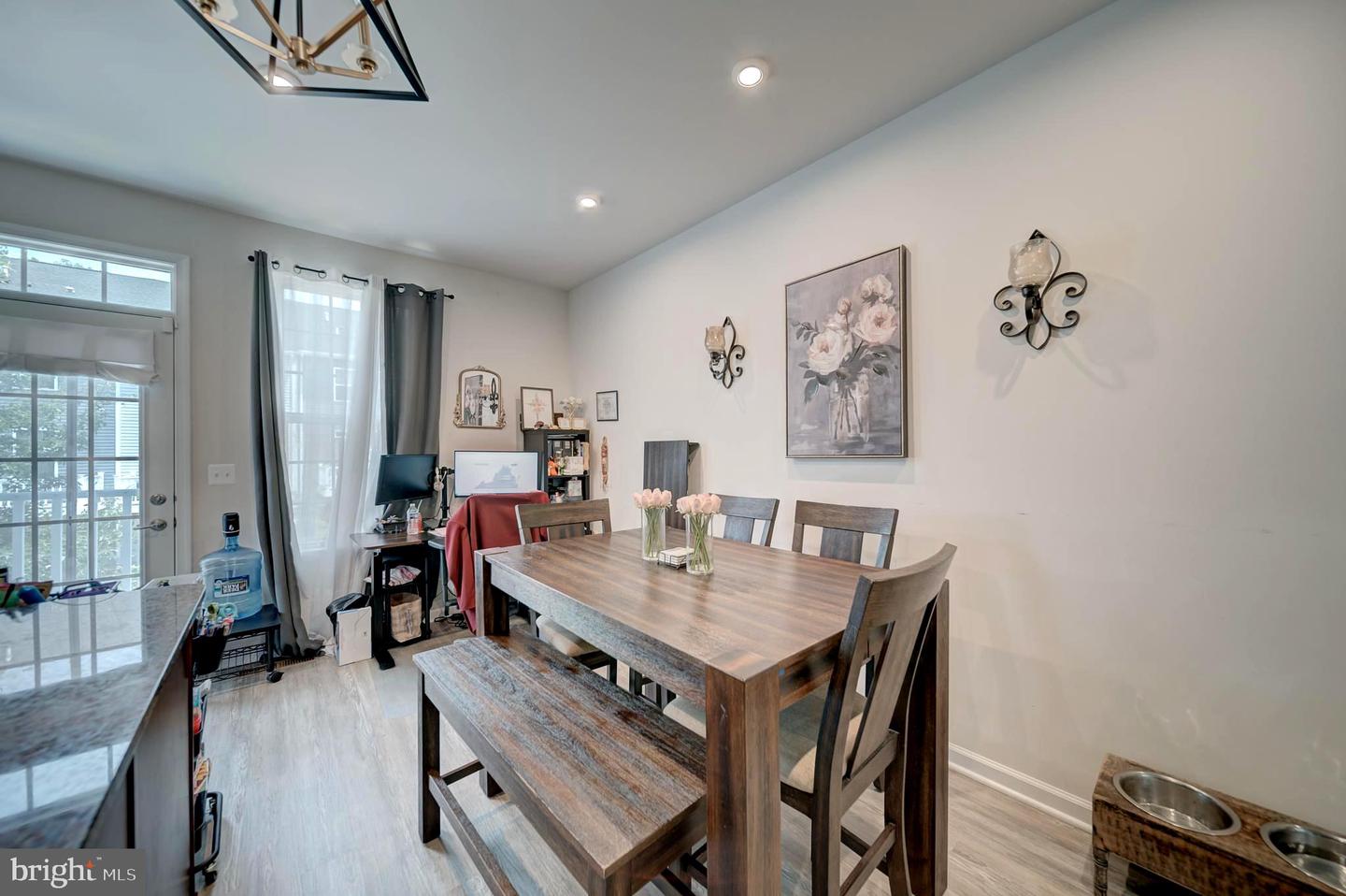 18316 REAPER HILL CT, TRIANGLE, Virginia 22172, 3 Bedrooms Bedrooms, 18 Rooms Rooms,3 BathroomsBathrooms,Residential,For sale,18316 REAPER HILL CT,VAPW2097012 MLS # VAPW2097012