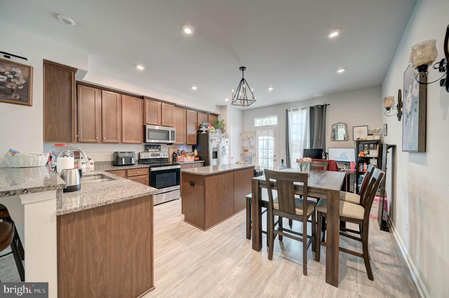 18316 REAPER HILL CT, TRIANGLE, Virginia 22172, 3 Bedrooms Bedrooms, 18 Rooms Rooms,3 BathroomsBathrooms,Residential,For sale,18316 REAPER HILL CT,VAPW2097012 MLS # VAPW2097012
