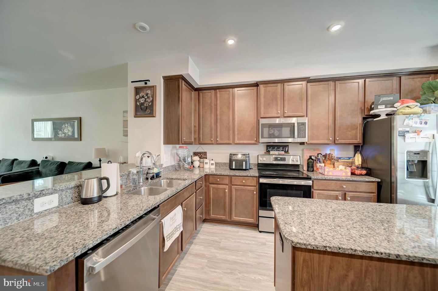18316 REAPER HILL CT, TRIANGLE, Virginia 22172, 3 Bedrooms Bedrooms, 18 Rooms Rooms,3 BathroomsBathrooms,Residential,For sale,18316 REAPER HILL CT,VAPW2097012 MLS # VAPW2097012
