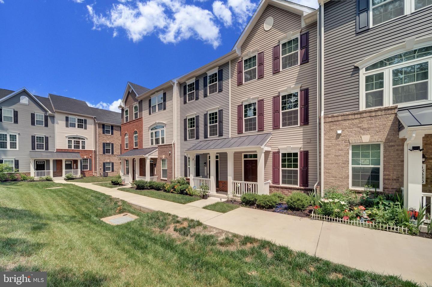 18316 REAPER HILL CT, TRIANGLE, Virginia 22172, 3 Bedrooms Bedrooms, 18 Rooms Rooms,3 BathroomsBathrooms,Residential,For sale,18316 REAPER HILL CT,VAPW2097012 MLS # VAPW2097012