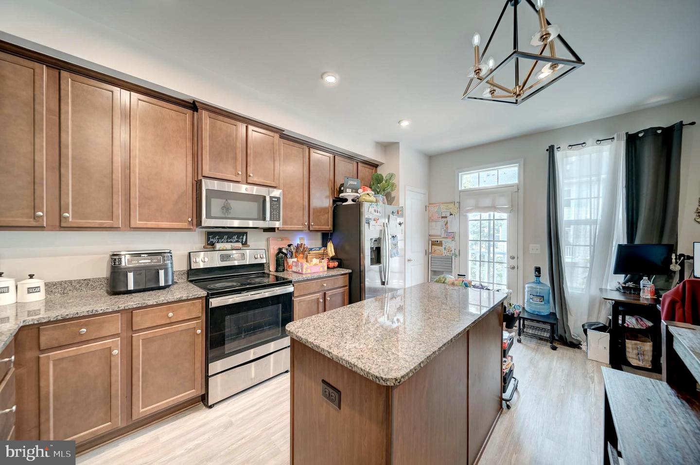 18316 REAPER HILL CT, TRIANGLE, Virginia 22172, 3 Bedrooms Bedrooms, 18 Rooms Rooms,3 BathroomsBathrooms,Residential,For sale,18316 REAPER HILL CT,VAPW2097012 MLS # VAPW2097012