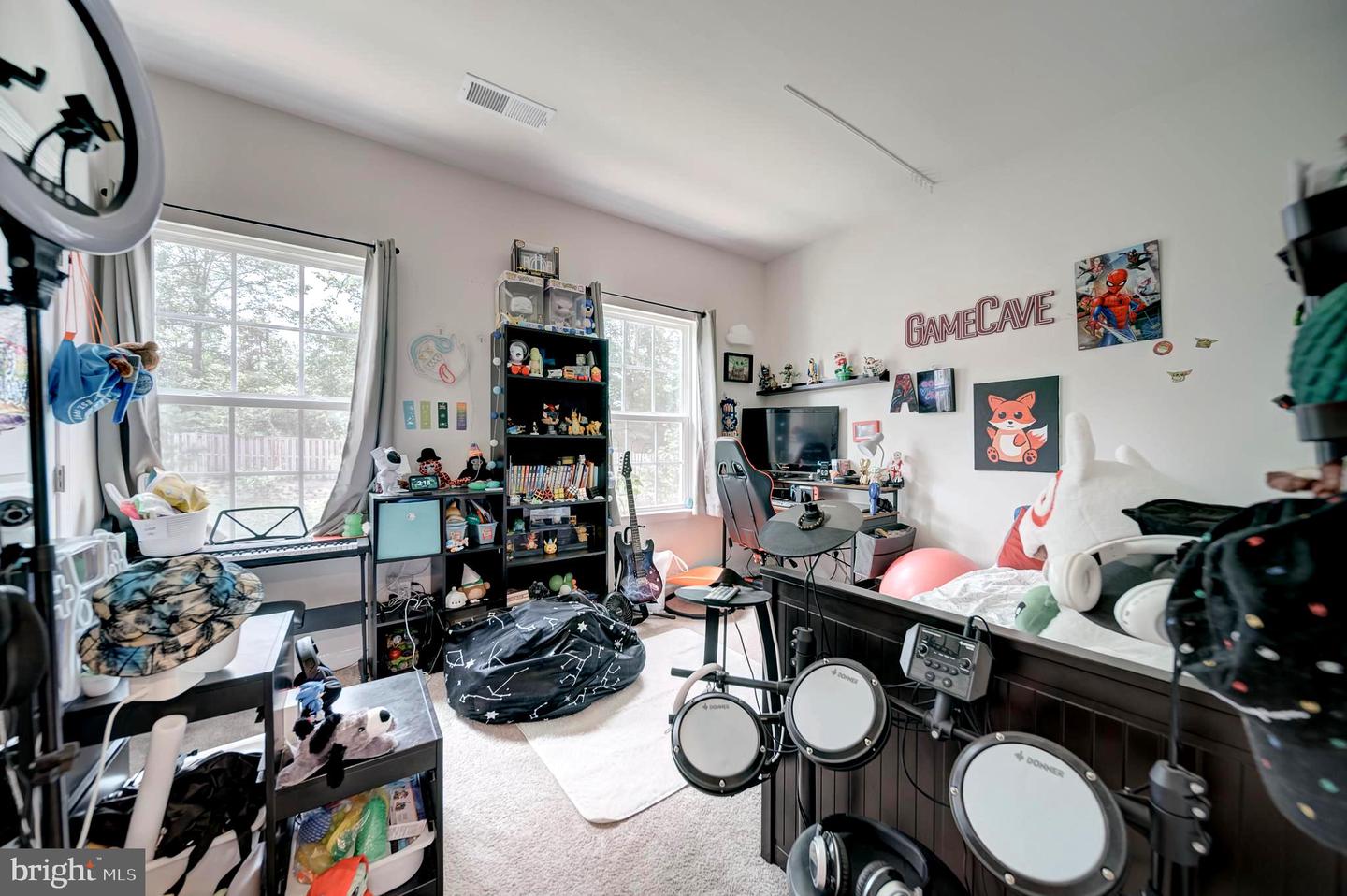 18316 REAPER HILL CT, TRIANGLE, Virginia 22172, 3 Bedrooms Bedrooms, 18 Rooms Rooms,3 BathroomsBathrooms,Residential,For sale,18316 REAPER HILL CT,VAPW2097012 MLS # VAPW2097012