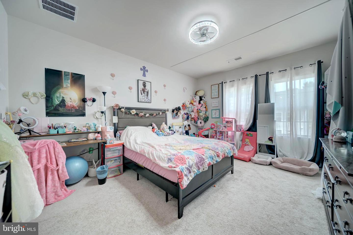 18316 REAPER HILL CT, TRIANGLE, Virginia 22172, 3 Bedrooms Bedrooms, 18 Rooms Rooms,3 BathroomsBathrooms,Residential,For sale,18316 REAPER HILL CT,VAPW2097012 MLS # VAPW2097012