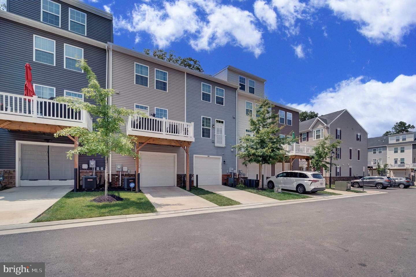 18316 REAPER HILL CT, TRIANGLE, Virginia 22172, 3 Bedrooms Bedrooms, 18 Rooms Rooms,3 BathroomsBathrooms,Residential,For sale,18316 REAPER HILL CT,VAPW2097012 MLS # VAPW2097012