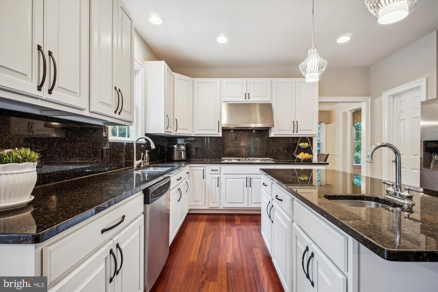 9745 VALE RD NW, VIENNA, Virginia 22181, 6 Bedrooms Bedrooms, ,4 BathroomsBathrooms,Residential,For sale,9745 VALE RD NW,VAFX2246834 MLS # VAFX2246834