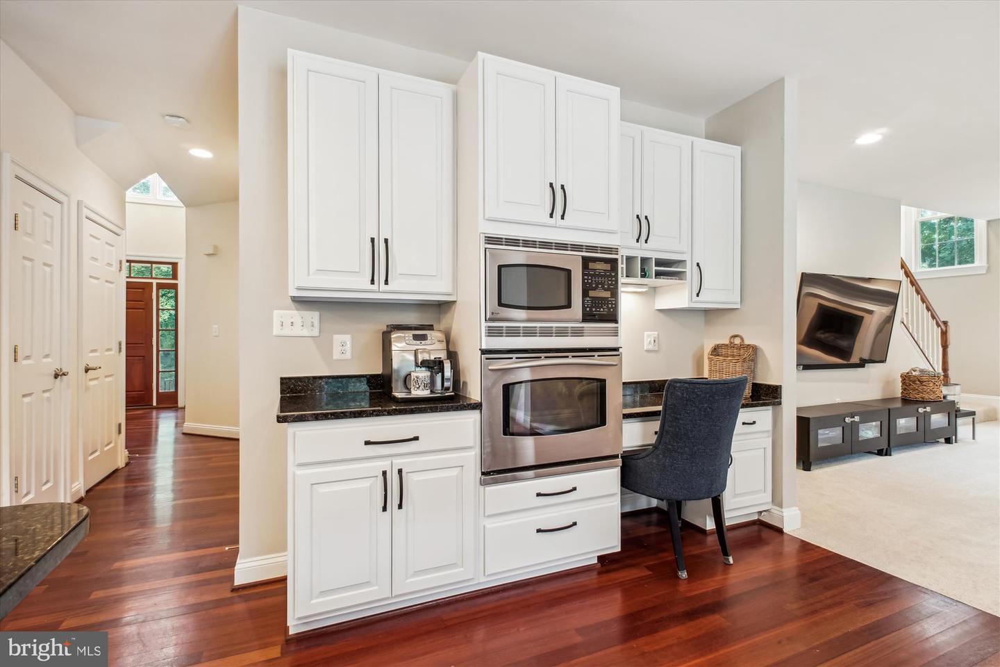 9745 VALE RD NW, VIENNA, Virginia 22181, 6 Bedrooms Bedrooms, ,4 BathroomsBathrooms,Residential,For sale,9745 VALE RD NW,VAFX2246834 MLS # VAFX2246834