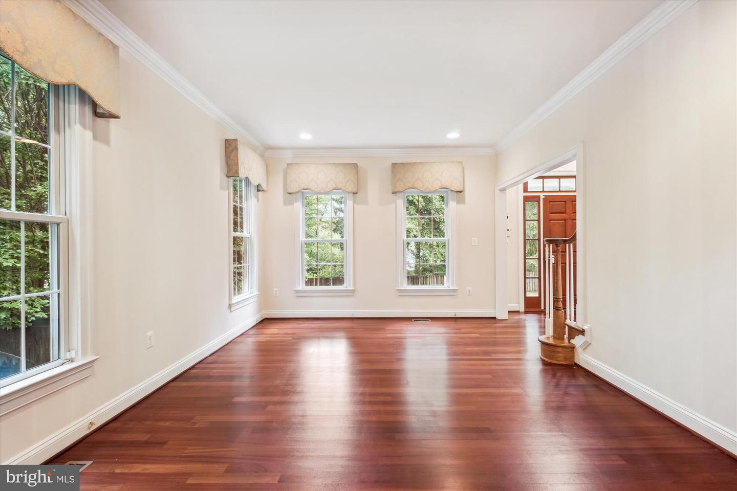 9745 VALE RD NW, VIENNA, Virginia 22181, 6 Bedrooms Bedrooms, ,4 BathroomsBathrooms,Residential,For sale,9745 VALE RD NW,VAFX2246834 MLS # VAFX2246834