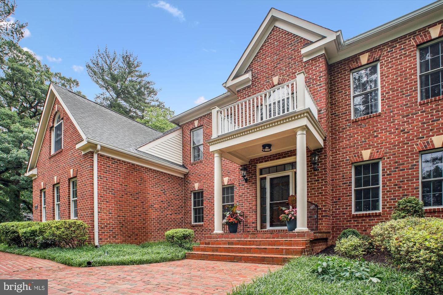 9745 VALE RD NW, VIENNA, Virginia 22181, 6 Bedrooms Bedrooms, ,4 BathroomsBathrooms,Residential,For sale,9745 VALE RD NW,VAFX2246834 MLS # VAFX2246834