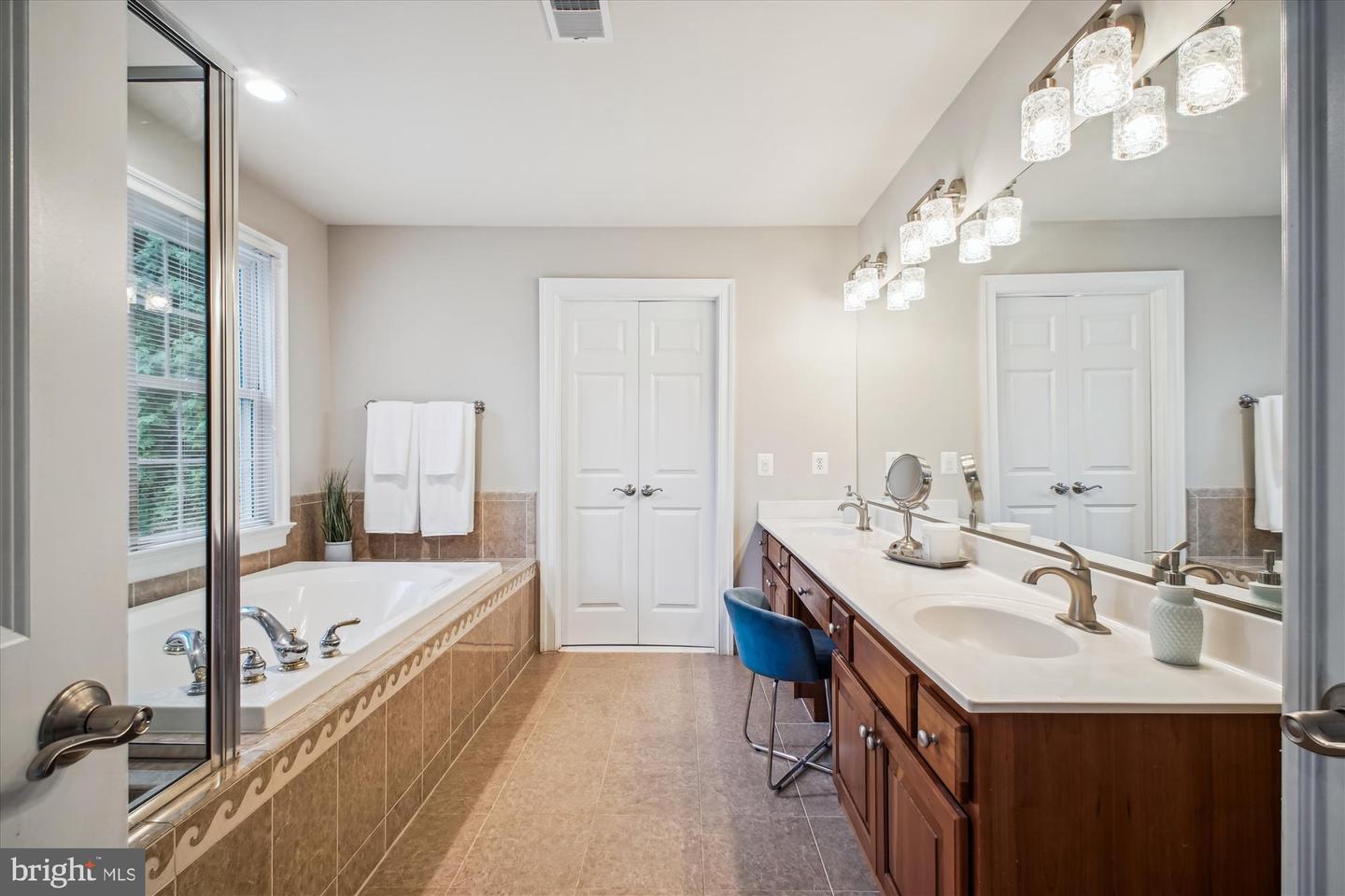 9745 VALE RD NW, VIENNA, Virginia 22181, 6 Bedrooms Bedrooms, ,4 BathroomsBathrooms,Residential,For sale,9745 VALE RD NW,VAFX2246834 MLS # VAFX2246834